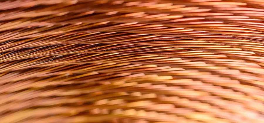 Close-up view of copper wires, highlighting the metal’s excellent conductivity and ductility. Copper is widely used in electricity, electronics, and modern industry.
