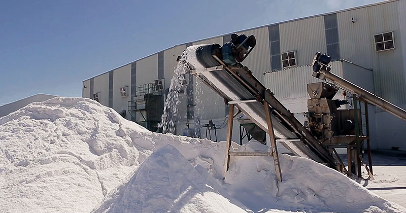 sea salt is transported by belt conveyor and stored in open ground