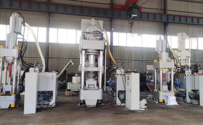 several sets of new hydralic press placed in workshop